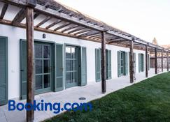 R40 Vendégház - Mád - Building