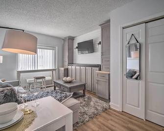 Beachfront Studio Apartment w/ Community Pool - Ventnor City - Living room