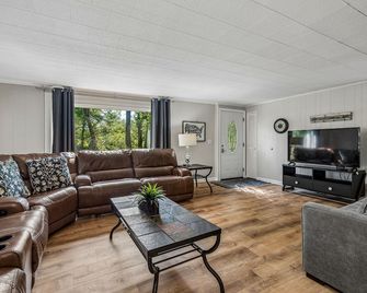 Mill Creek Retreat Scenic Cottage - Antioch - Sala de estar