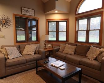 Comfy Condo nestled in the White Mountains of NH (6 adults max) - Woodstock - Pokój dzienny