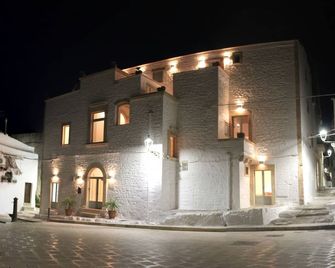 Palazzo Camarda B&B - Ceglie Messapica - Edificio