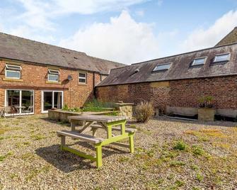 The Granary - Morpeth - Patio