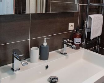 Quo Vadis - Proche plage et parking privé - Arcachon - Bathroom
