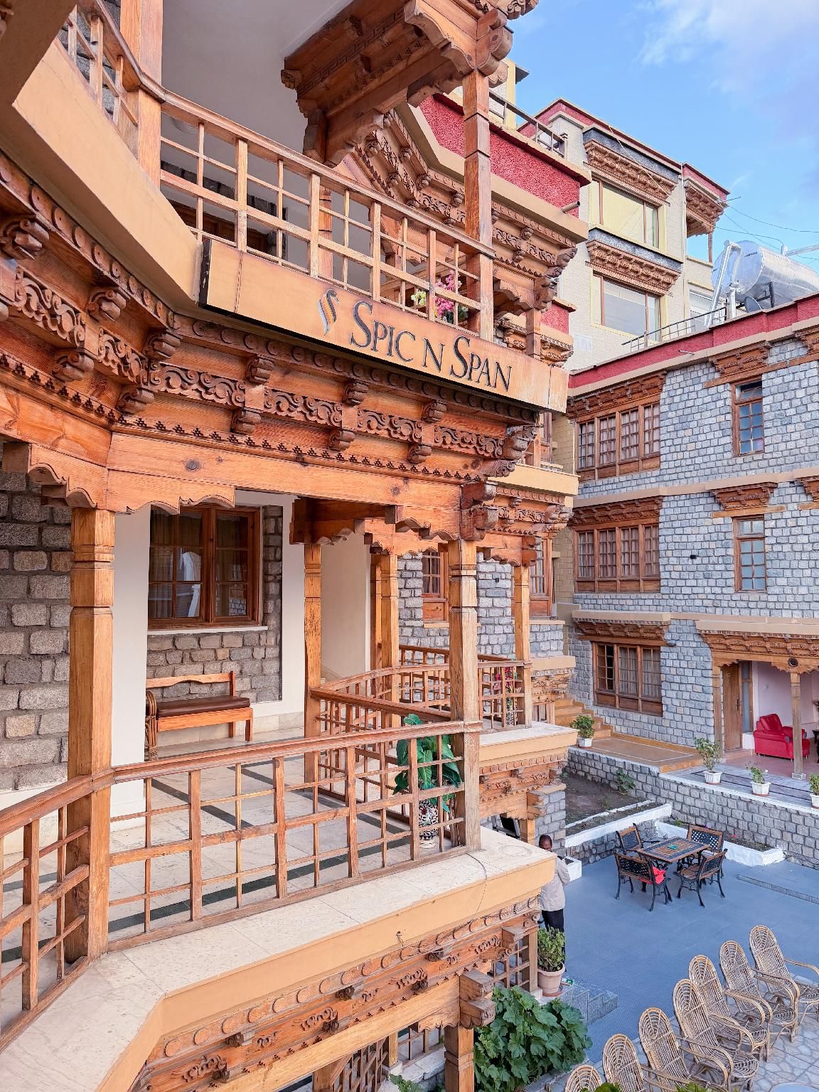 Hotel Spic N Span - ليه - مبنى