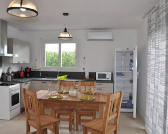 Contemporary house in Arpaillargues and Aureilhac near UZES - Arpaillargues-et-Aureillac - Cocina