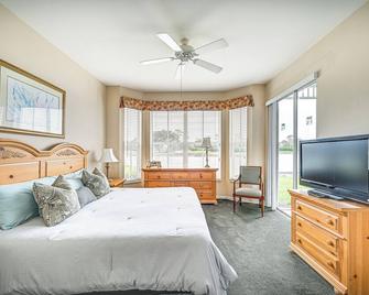 Naples Condo with Pond Views and Patio - Near Golf! - Naples - Camera da letto
