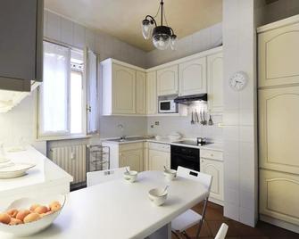 Strada Maggiore 37 - Bologna - Kitchen