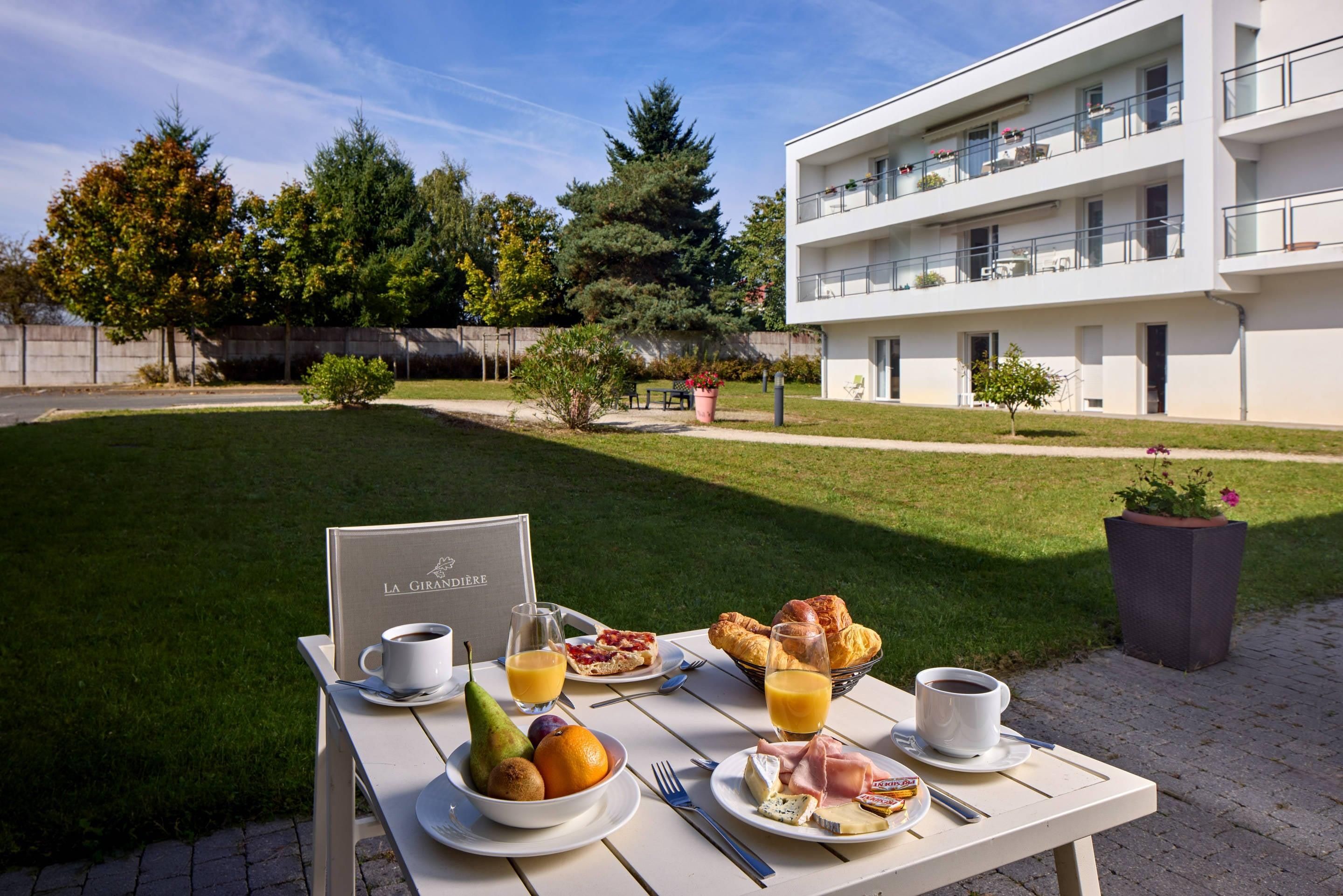 Quality Aparthotel Orléans Sud Zenith - Olivet - Essbereich