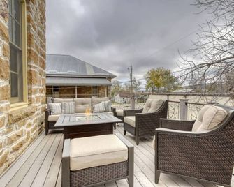 Downtown Experience Rich in History & Charm! Centrally Located in Black Hills - Whitewood - Balcón