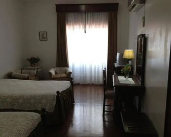 Hotel Vitoria - Santarém - Спальня