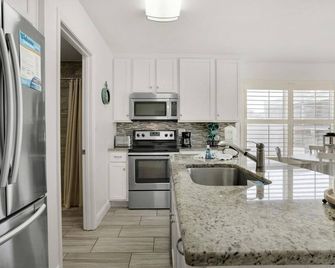 Gulfview II 101 - Destin - Kitchen