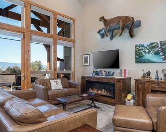 Spacious Townhome w 4 King Suites near Clubhouse - Bigfork - Soggiorno