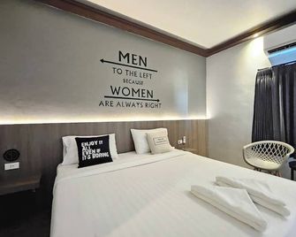 Paramount Palace Hotel Dannok - Sadao - Bedroom