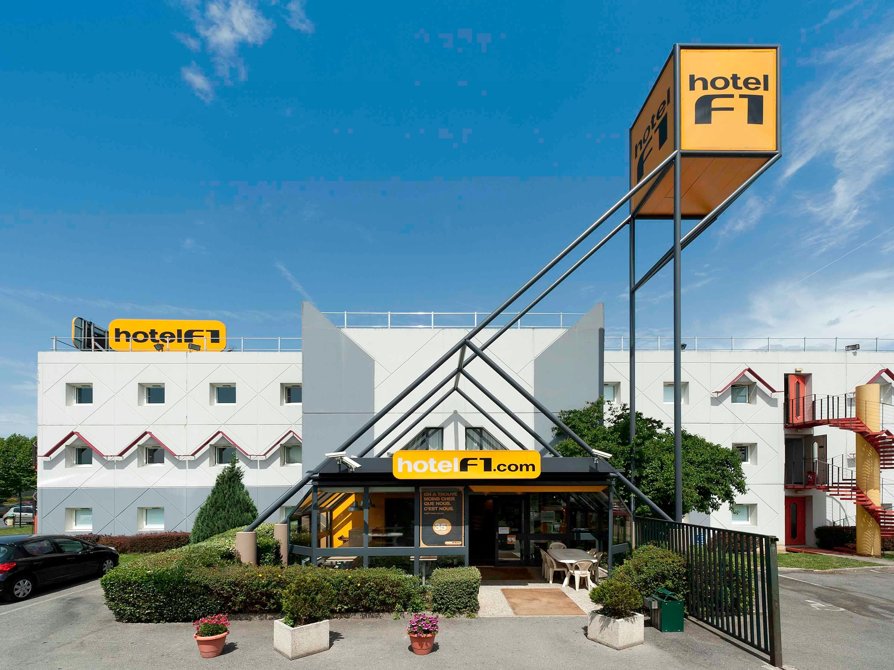 Unisotel Ex Hotelf1 Saint Brieuc