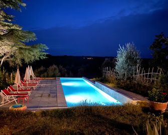 A path of relaxation and history between vineyards and olive trees - 6 pax - Montaione - Pool