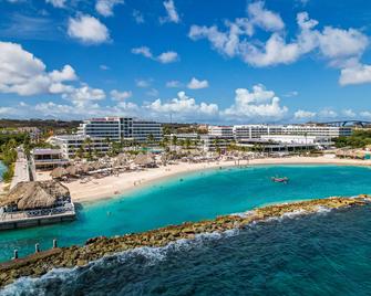 Mangrove Beach Corendon Curacao Resort, Curio by Hilton - ווילמסטאד - חוף