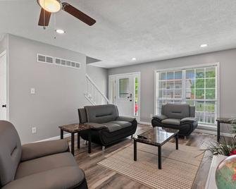 Cozy Serene 3bedroom 2storey Home - Florissant - Living room