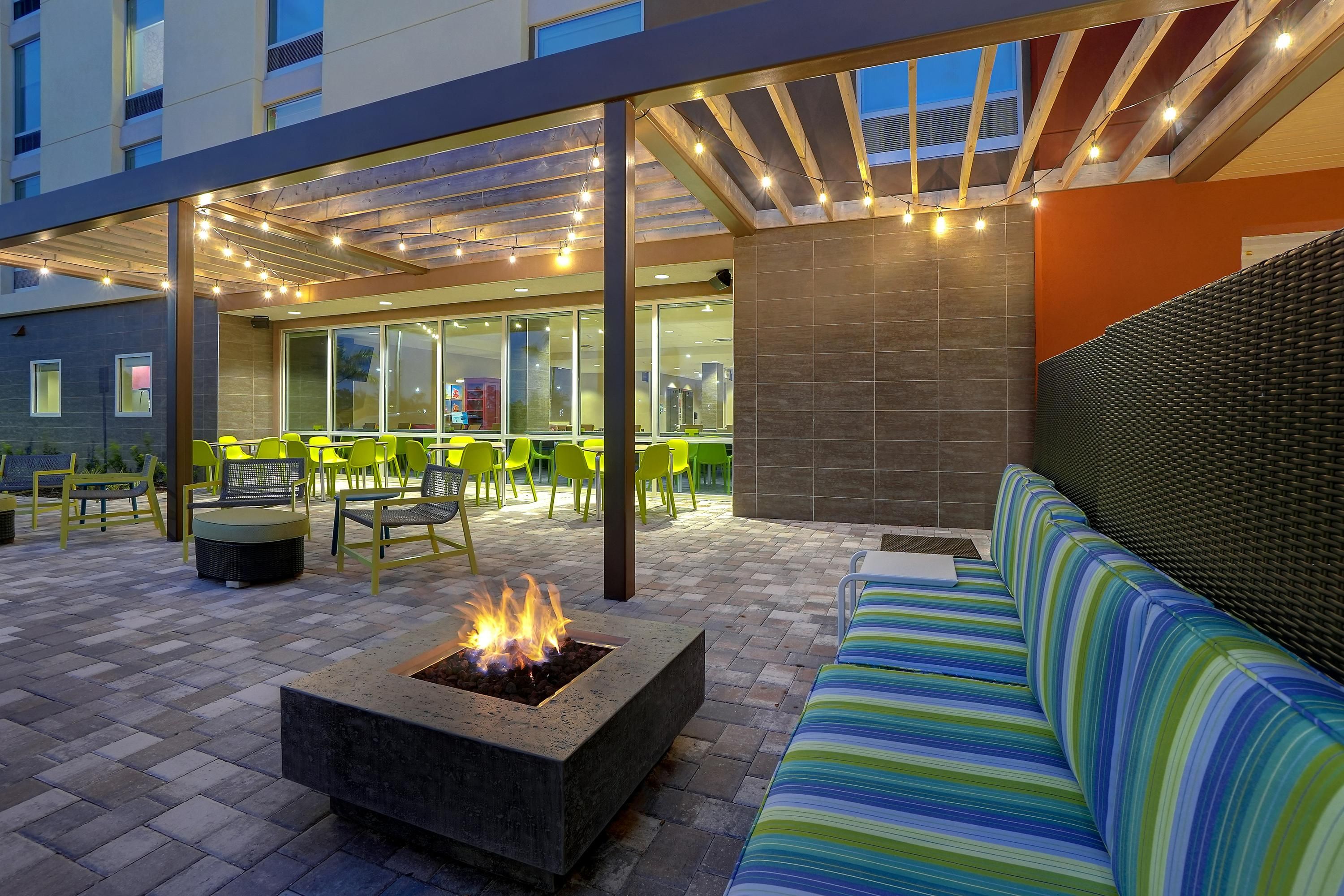 Home2 Suites by Hilton Lakewood Ranch - בריידנטון - פטיו