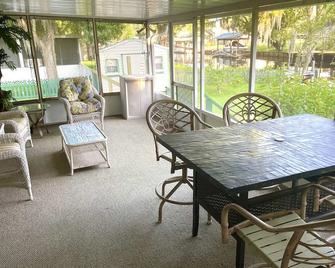 3 BR 2 BA House w/dock on deep canal - Crescent City - Patio