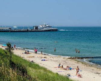 Pequot Hotel - Oak Bluffs - Strand