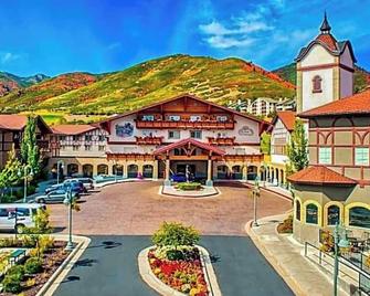 4-Star Zermatt Resort King Suite Only 15 Mins to Park City! - Midway