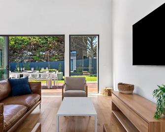Pearse Retreat - Extraordinary Luxury Living - Blairgowrie - Living room