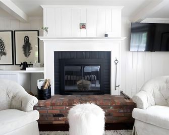 Edson Hill - סטואו - סלון