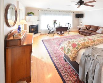 The Springwater Bed and Breakfast - Saratoga Springs