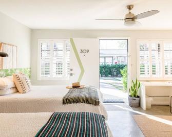 The Hotel Palms - Atlantic Beach - Bedroom