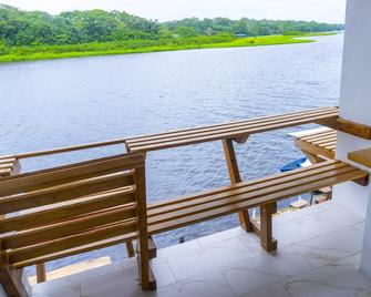 Hotel Pura Natura Riverside Tortuguero - Tortuguero - Balcón
