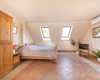 Holiday apartment only 200 m from the beach - Keszthely - Bedroom
