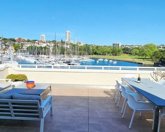 Absolute Waterfront with Oversized Private Terrace - 3 bedrooms - Sydney - Balcó