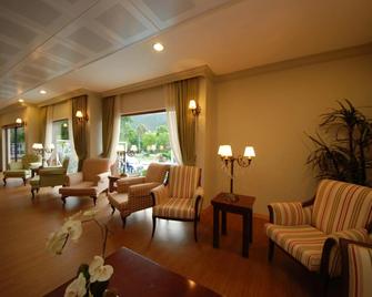 Devamli Hotel - Icmeler - Wohnzimmer