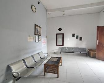 OYO 2933 Wisma Hiro Pertiwi - Palembang