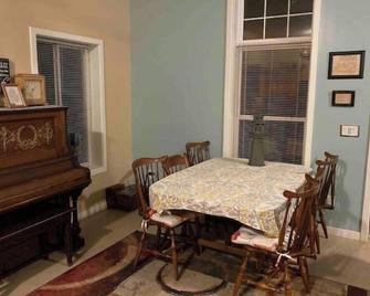 Family Legacy Resort, Making great family memories - Allegan - Dining room