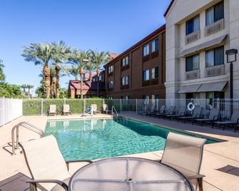 Red Roof PLUS+ Tempe - Phoenix Airport - טמפה - בריכה