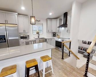 Modern and Cozy 4-bedroom home - Ooltewah - Keuken