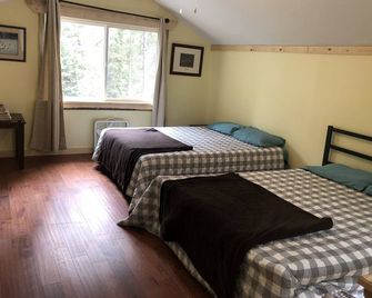 Junction's Cabin - A Wolf Crossing Cabin - next to Yellowstone Park - Silver Gate - Bedroom