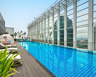 Suasana All Suites Hotel - Johor Bahru - Svømmebasseng
