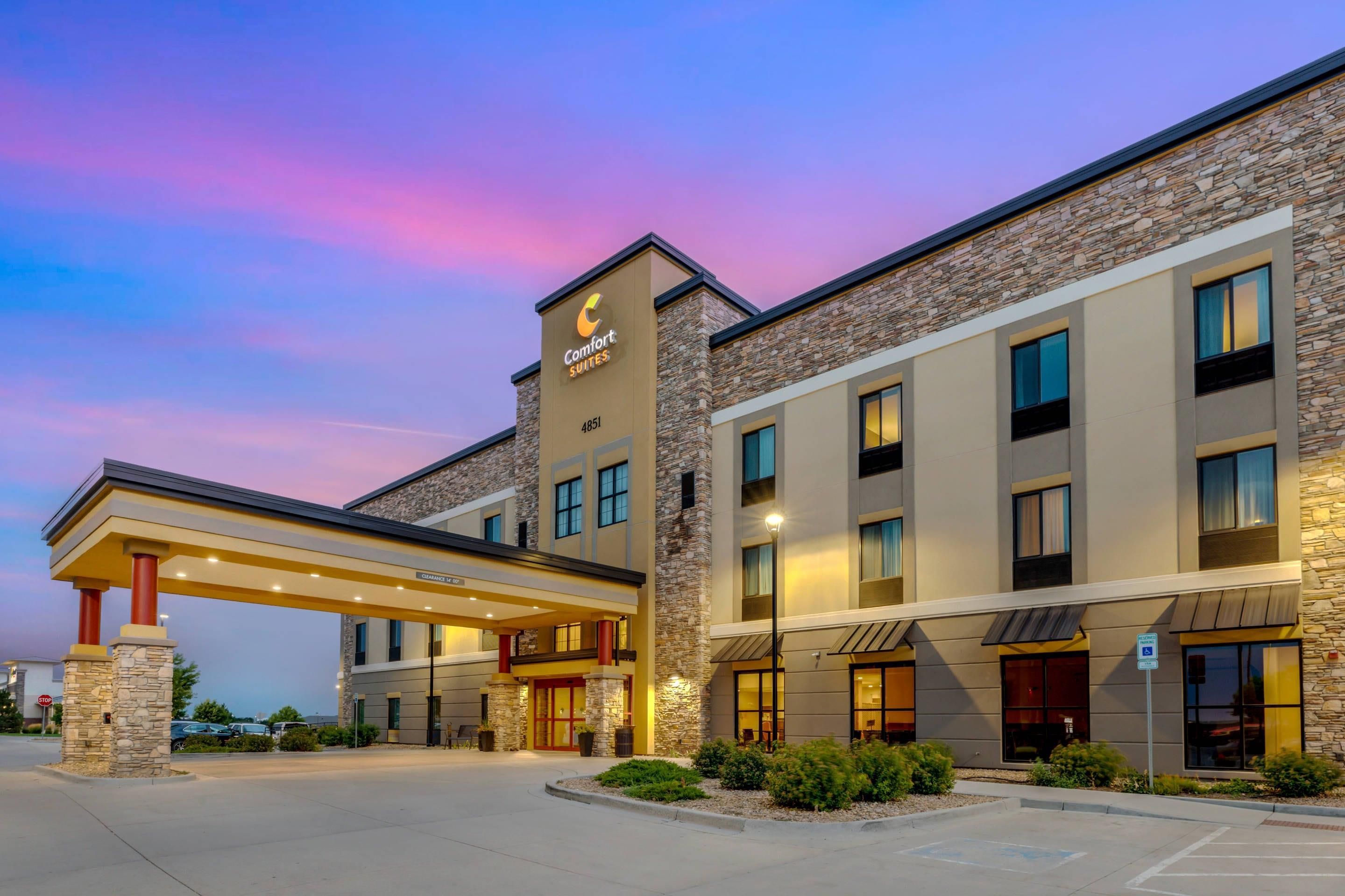 Comfort Suites Loveland thumbnail 2