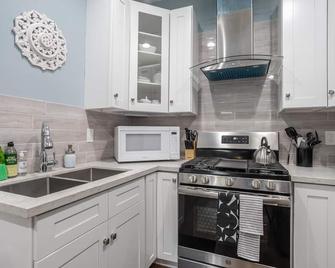 Enjoy a cozy experience in this little gem - Pasadena - Kitchen