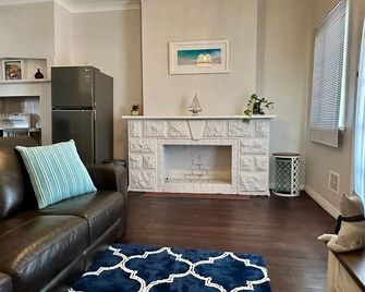 Beach Shack Bunbury - Bunbury - Living room