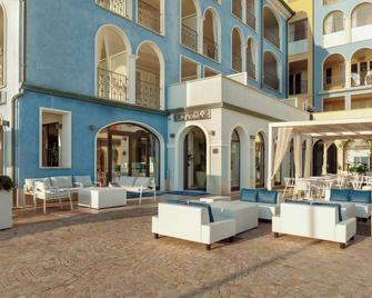 Life Hotel - Porto Recanati - Patio