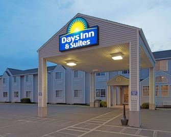 Days Inn & Suites by Wyndham Spokane Airport Airway Heights - Airway Heights - Building