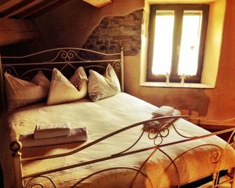 Casale Delle Rondini - Tolentino - Schlafzimmer