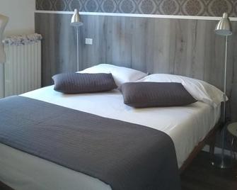 Hotel Malta - Milan - Bedroom