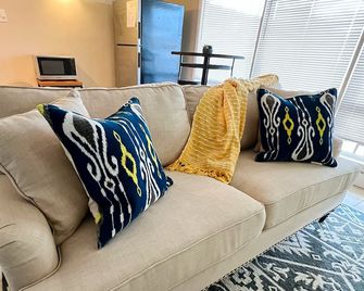 Capital City Condo #8 - Frankfort - Living room