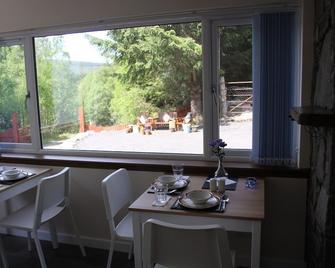 Silverbridge Lodge - Garve - Essbereich