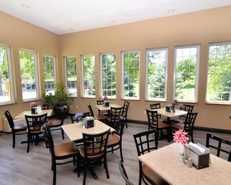 Cobblestone Inn & Suites - Denison | Majestic Hills - Denison - Restaurant