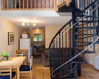 1 Bedroom F - Cozy Two Story Cottage with Seasonal Hot Tub and Walking Distance To Two Beaches - Ucluelet - Stairs